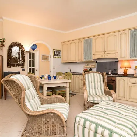 Apartamento Elegant Terrace By Interhome