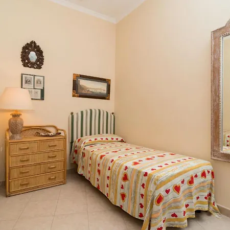 아파트 Elegant Terrace By Interhome