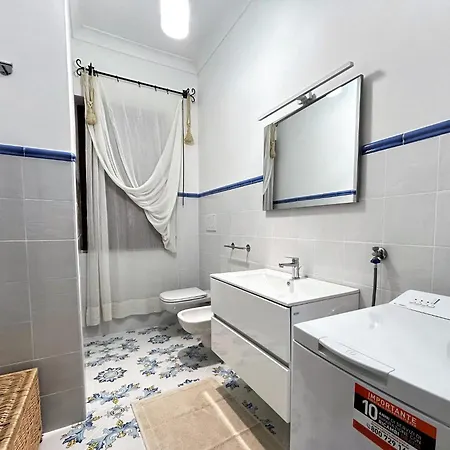 Elegant Terrace By Interhome 포지타노